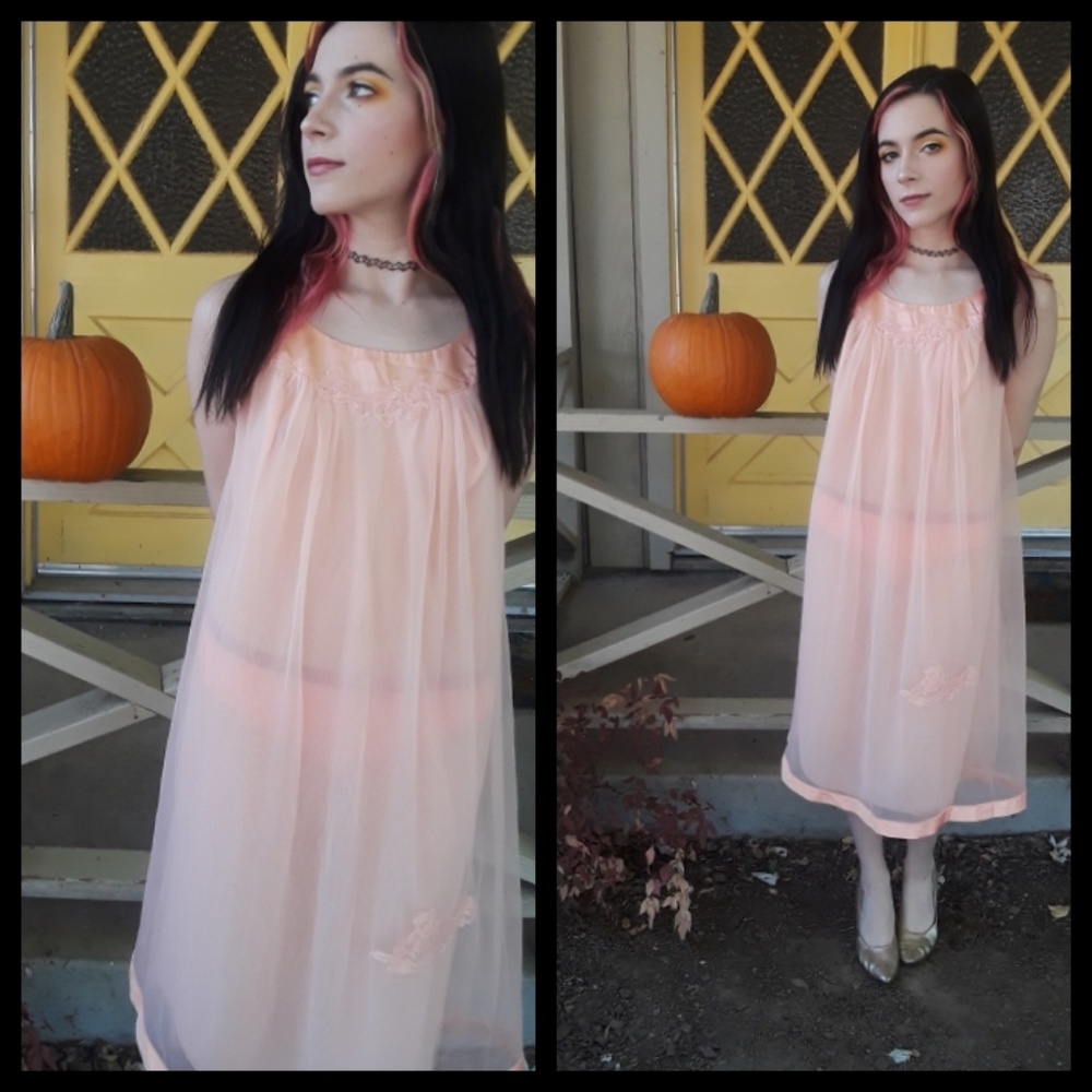 Beautiful vtg 60s sheer peach babydoll nightie